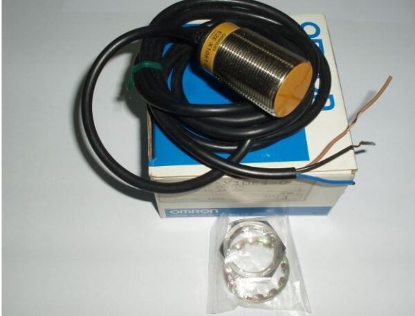 Interruptor Sensor cilíndrico de proximidad E2E-X10E1-G OMRON